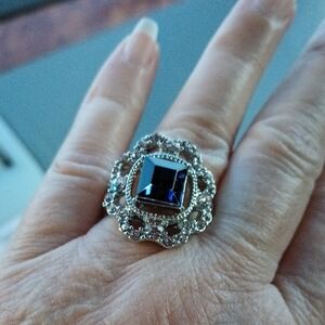 Beautiful Ladies Silvertone Ring With Blue Stone